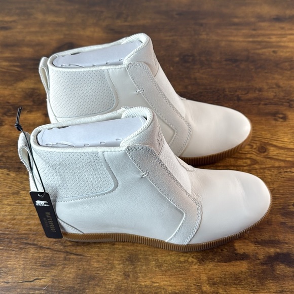 Sorel Shoes - NWT Sorel Women's White Leather Winter Boots